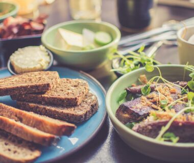 sliced breads on blue plate